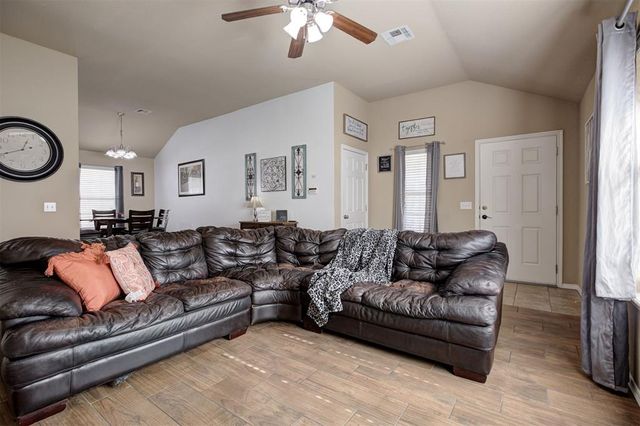 921 Switzerland Avenue, Yukon, OK 73099