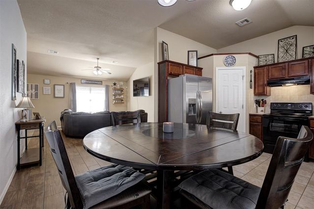 921 Switzerland Avenue, Yukon, OK 73099