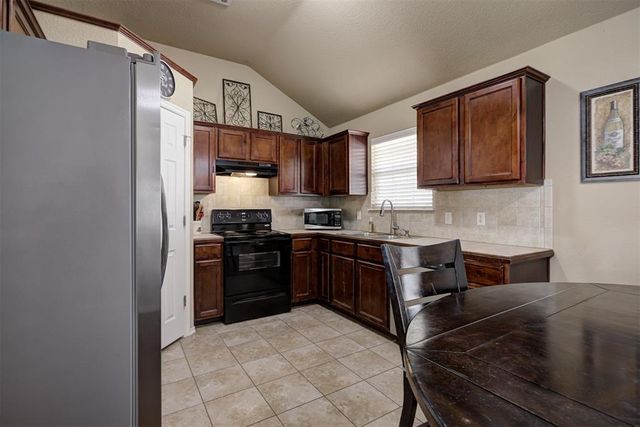 921 Switzerland Avenue, Yukon, OK 73099