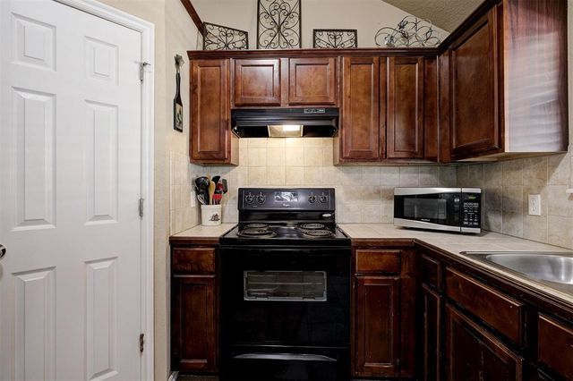 921 Switzerland Avenue, Yukon, OK 73099