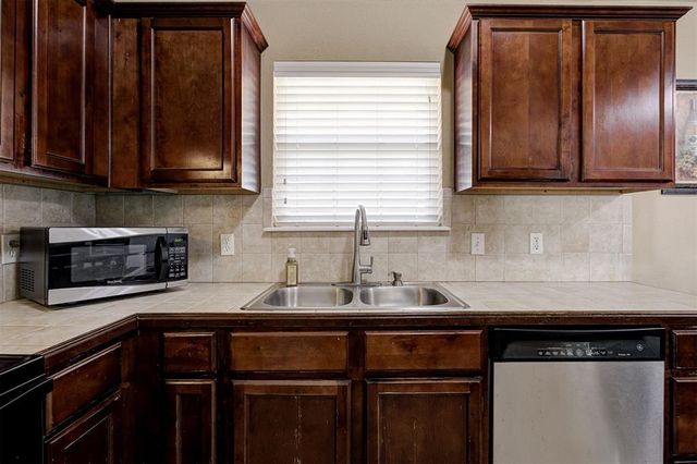 921 Switzerland Avenue, Yukon, OK 73099