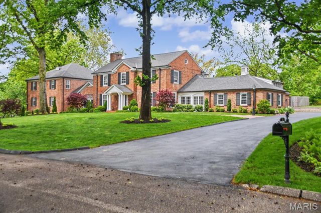 7 Greenbriar Drive, Ladue, MO 63124