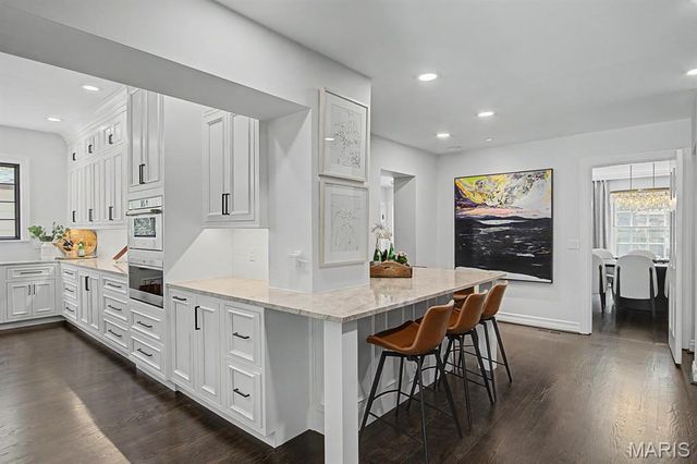 7 Greenbriar Drive, Ladue, MO 63124