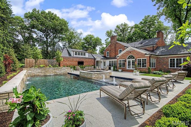 7 Greenbriar Drive, Ladue, MO 63124