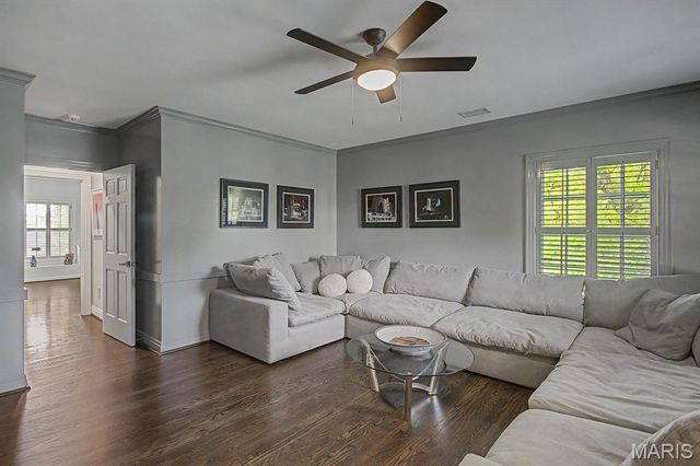 7 Greenbriar Drive, Ladue, MO 63124