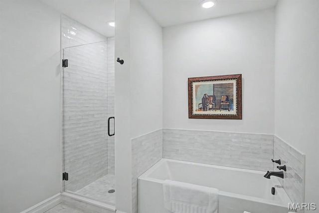 7 Greenbriar Drive, Ladue, MO 63124