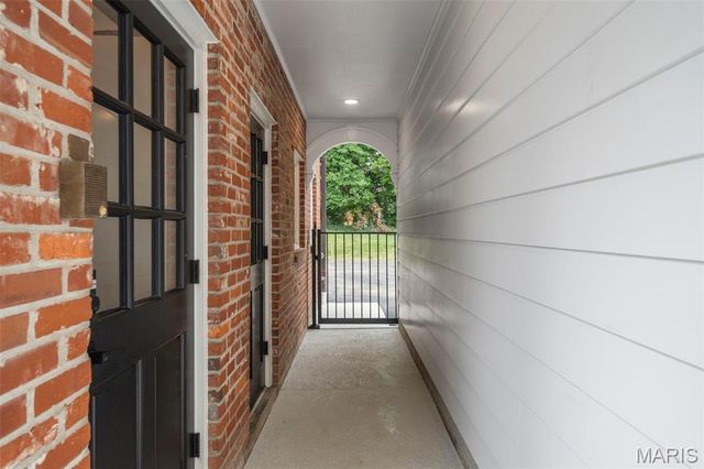 7 Greenbriar Drive, Ladue, MO 63124