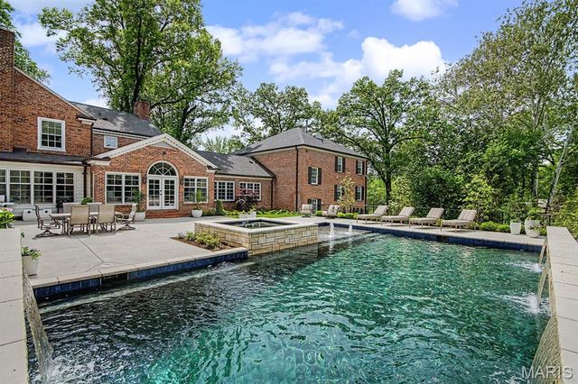 7 Greenbriar Drive, Ladue, MO 63124