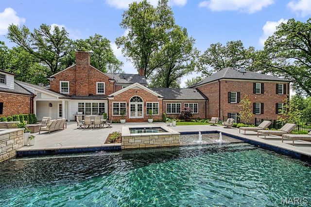 7 Greenbriar Drive, Ladue, MO 63124