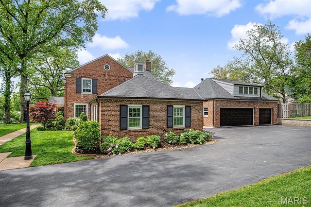 7 Greenbriar Drive, Ladue, MO 63124