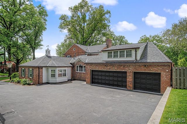 7 Greenbriar Drive, Ladue, MO 63124