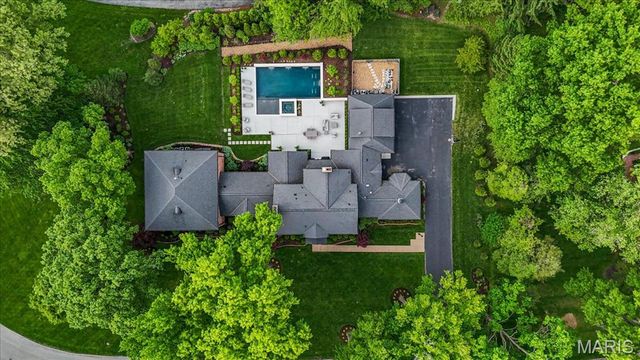 7 Greenbriar Drive, Ladue, MO 63124