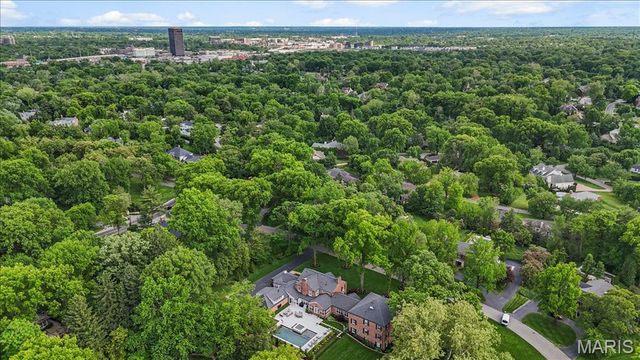 7 Greenbriar Drive, Ladue, MO 63124
