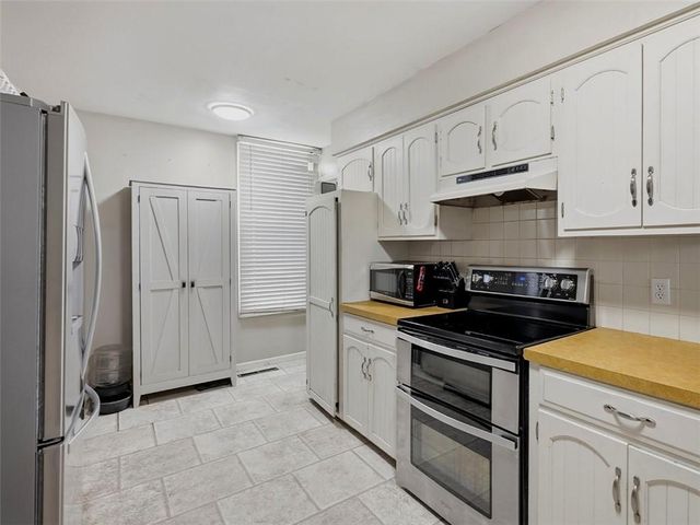 2804 Garland Street, Leavenworth, KS 66048