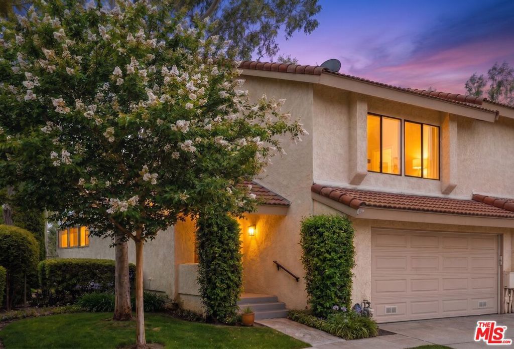 Image 1 of property listing at 828 Whitewater Drive 17, Fullerton, CA 92833