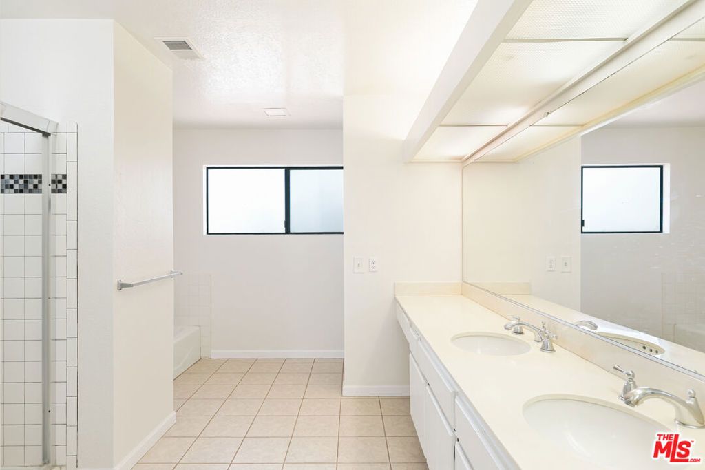 Image 19 of property listing at 828 Whitewater Drive 17, Fullerton, CA 92833