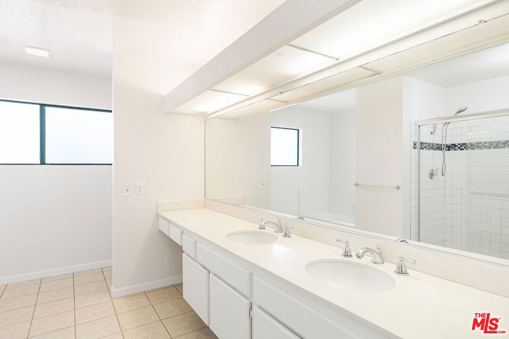 Image 22 of property listing at 828 Whitewater Drive 17, Fullerton, CA 92833