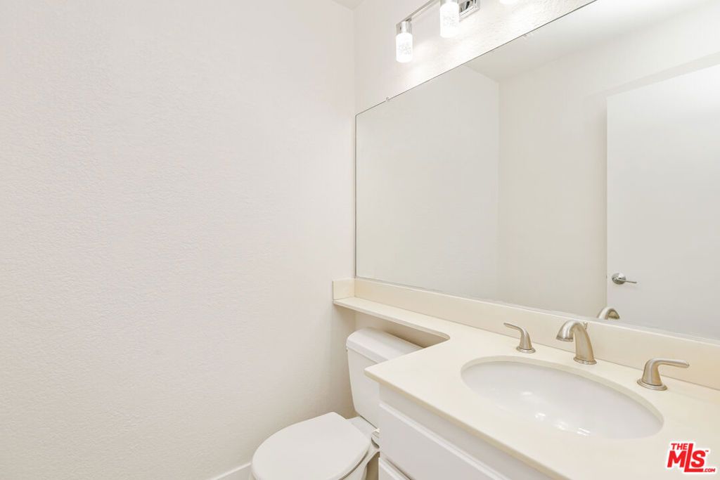 Image 23 of property listing at 828 Whitewater Drive 17, Fullerton, CA 92833