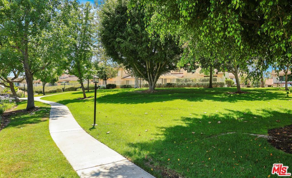 Image 27 of property listing at 828 Whitewater Drive 17, Fullerton, CA 92833