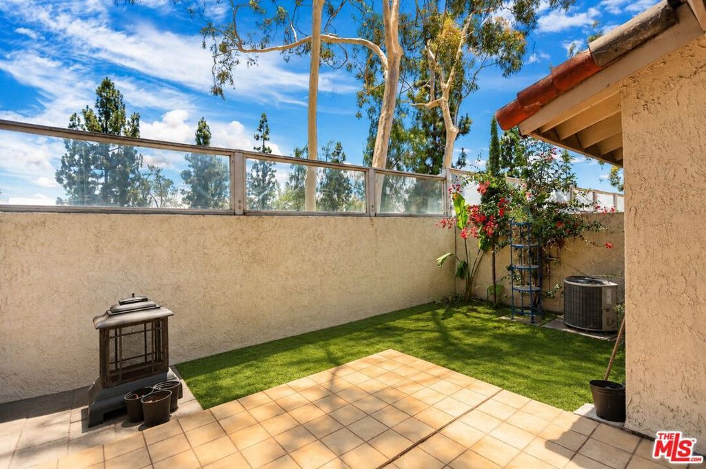 Image 29 of property listing at 828 Whitewater Drive 17, Fullerton, CA 92833
