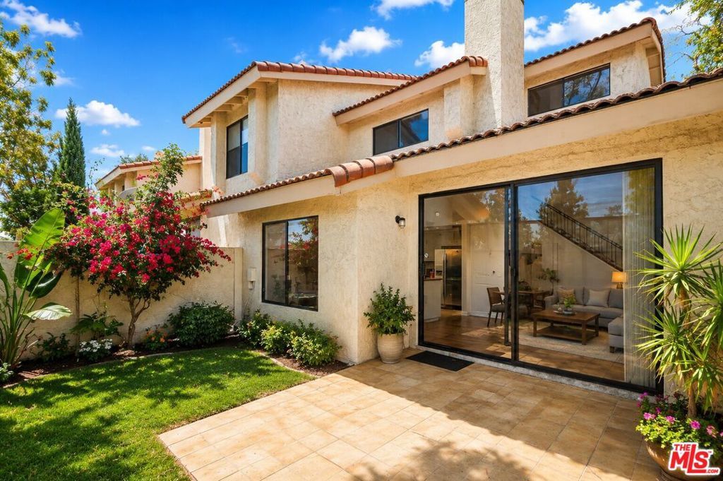 Image 3 of property listing at 828 Whitewater Drive 17, Fullerton, CA 92833