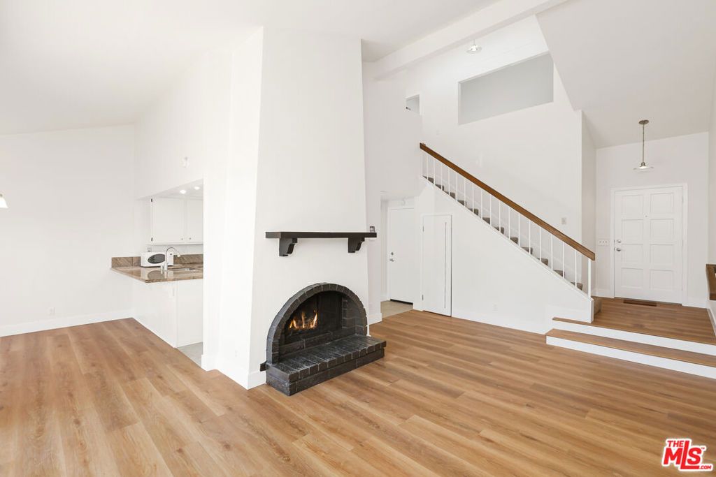Image 5 of property listing at 828 Whitewater Drive 17, Fullerton, CA 92833