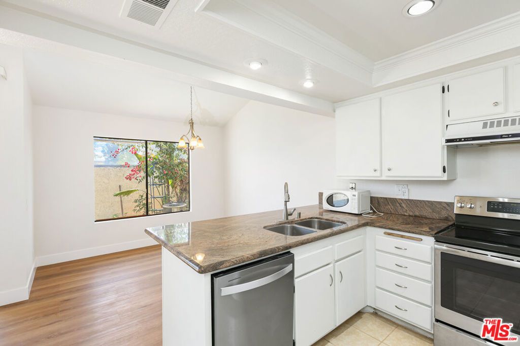 Image 8 of property listing at 828 Whitewater Drive 17, Fullerton, CA 92833