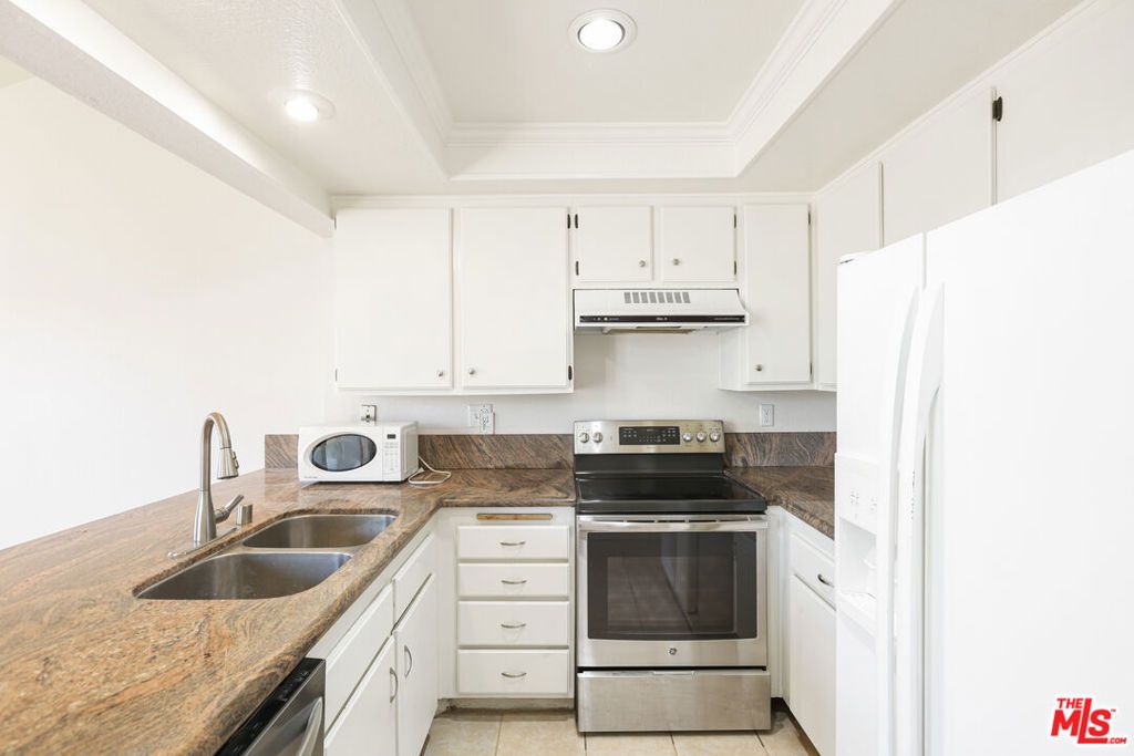 Image 9 of property listing at 828 Whitewater Drive 17, Fullerton, CA 92833