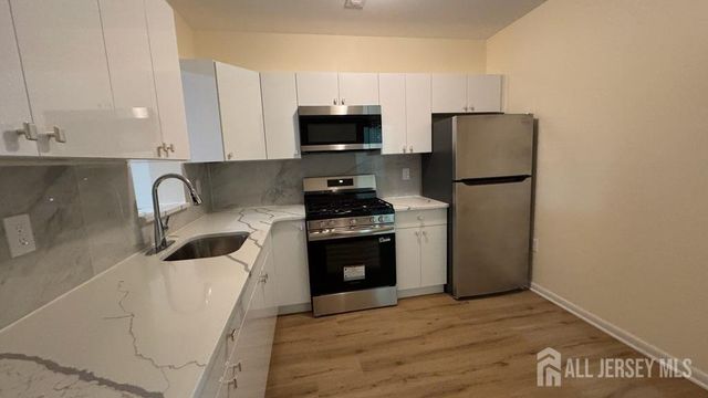 431-437 Main Street 2A, Metuchen, NJ 08840