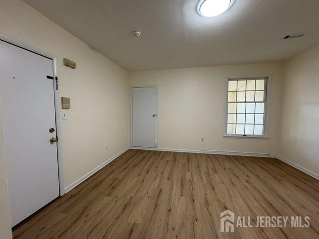 431-437 Main Street 2A, Metuchen, NJ 08840