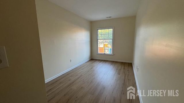 431-437 Main Street 2A, Metuchen, NJ 08840