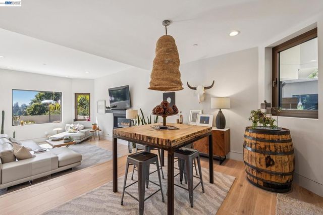 2588 Scout Rd, Oakland, CA 94611