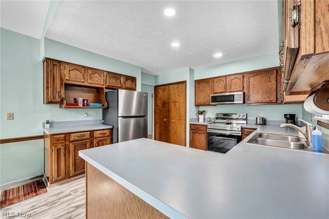 9841 Brookline Oval, Strongsville, OH 44136