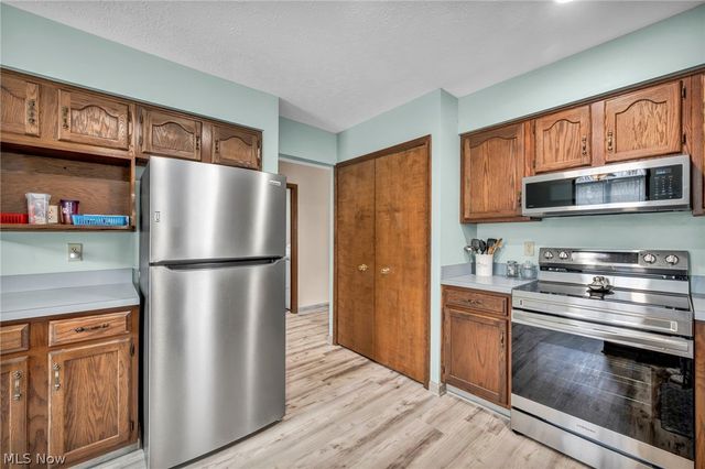 9841 Brookline Oval, Strongsville, OH 44136