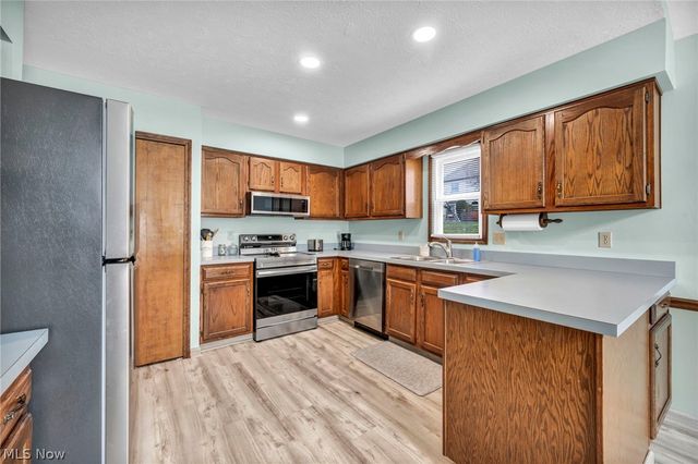 9841 Brookline Oval, Strongsville, OH 44136