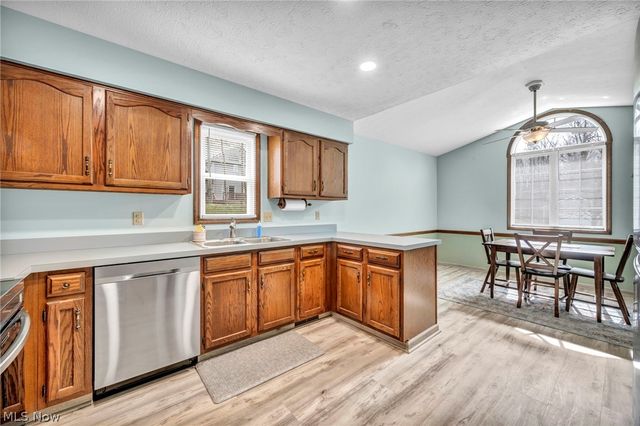 9841 Brookline Oval, Strongsville, OH 44136