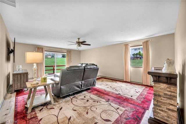 9841 Brookline Oval, Strongsville, OH 44136