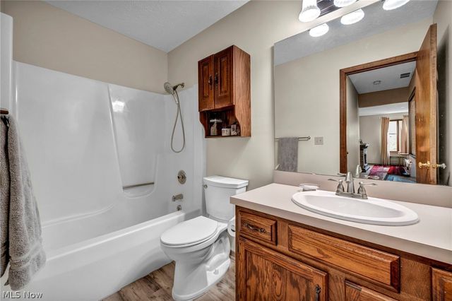 9841 Brookline Oval, Strongsville, OH 44136