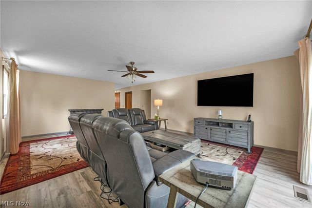 9841 Brookline Oval, Strongsville, OH 44136