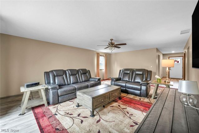 9841 Brookline Oval, Strongsville, OH 44136