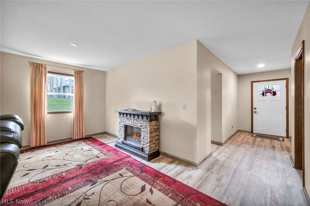 9841 Brookline Oval, Strongsville, OH 44136