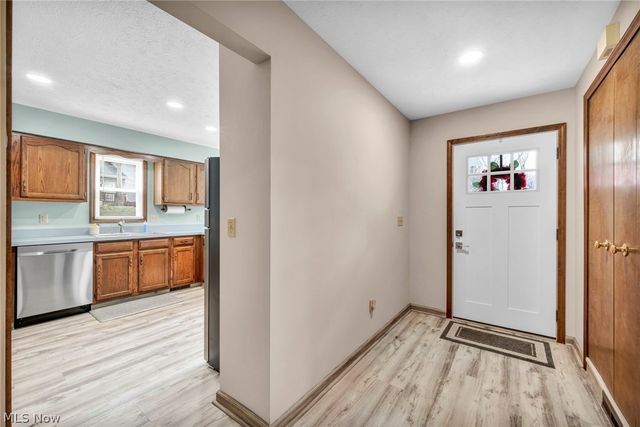 9841 Brookline Oval, Strongsville, OH 44136