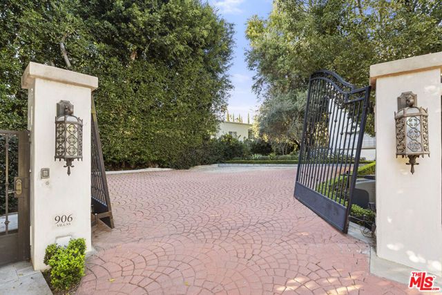 906 Benedict Canyon Drive, Beverly Hills, CA 90210
