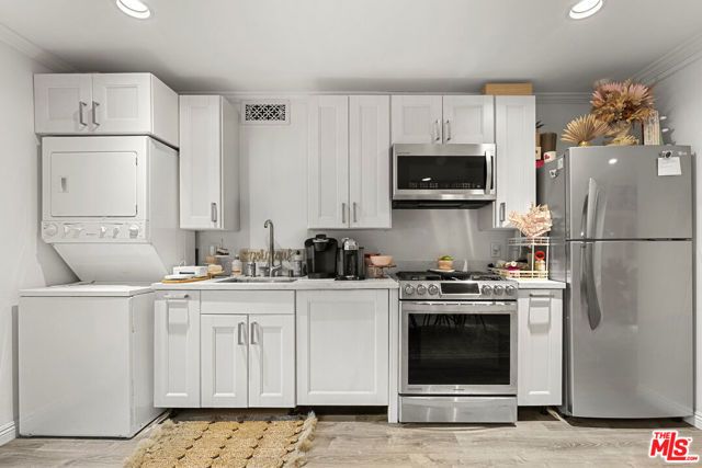 906 Benedict Canyon Drive, Beverly Hills, CA 90210