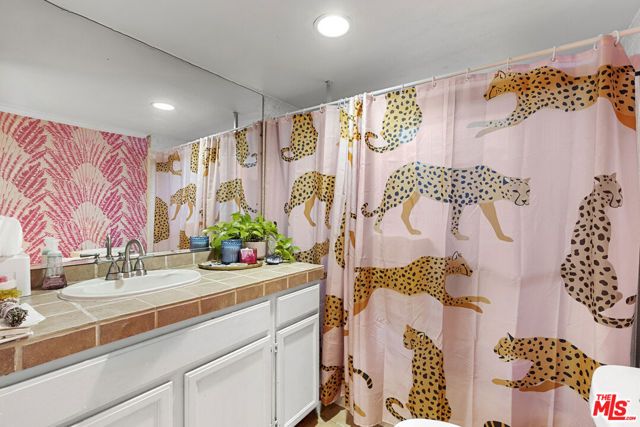 906 Benedict Canyon Drive, Beverly Hills, CA 90210