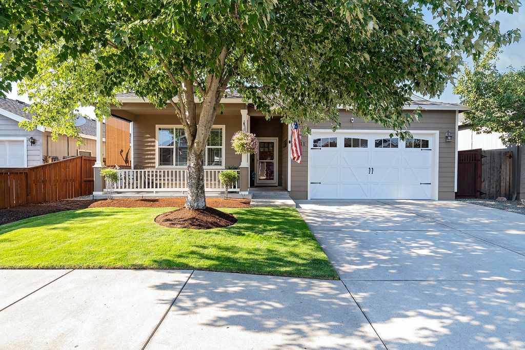 2511 Agate Meadows, White City, OR 97503
