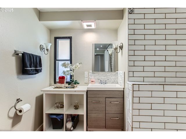 17640 Sw DECLARATION Way, Beaverton, OR 97006