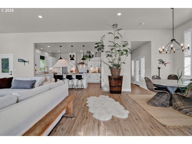 34 BONNETT Way, Florence, OR 97439