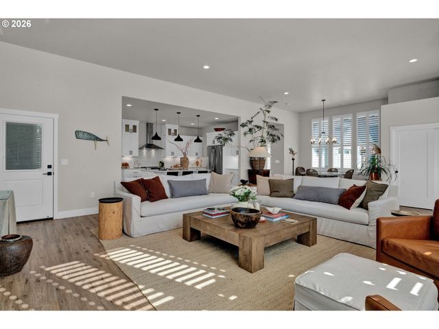 34 BONNETT Way, Florence, OR 97439