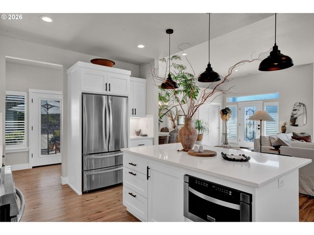 34 BONNETT Way, Florence, OR 97439